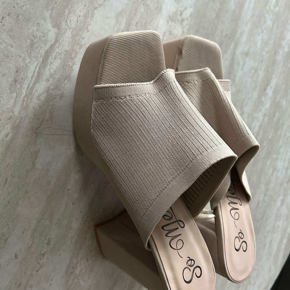 So Me Beige Platform Sandals - Picture 4 of 4